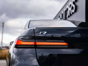 BMW i7 xDrive60 - MSport - B&W - Theatre screen - Ma