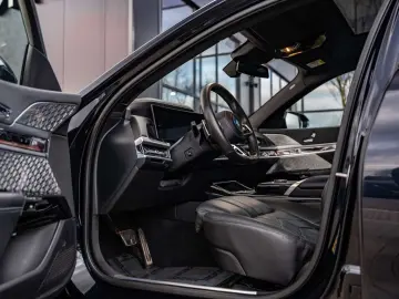 BMW i7 xDrive60 - MSport - B&W - Theatre screen - Ma