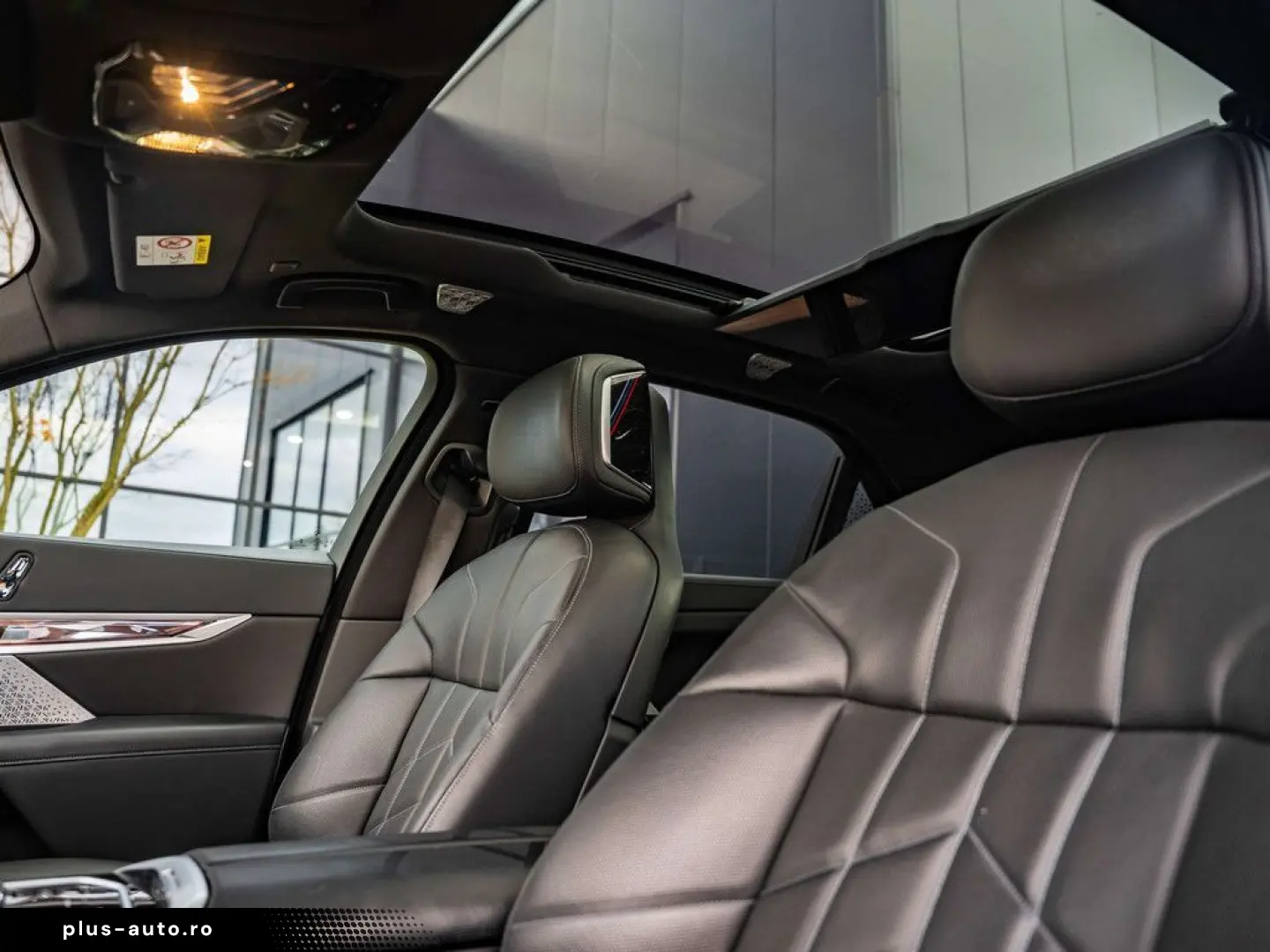 BMW i7 xDrive60 - MSport - B&W - Theatre screen - Ma