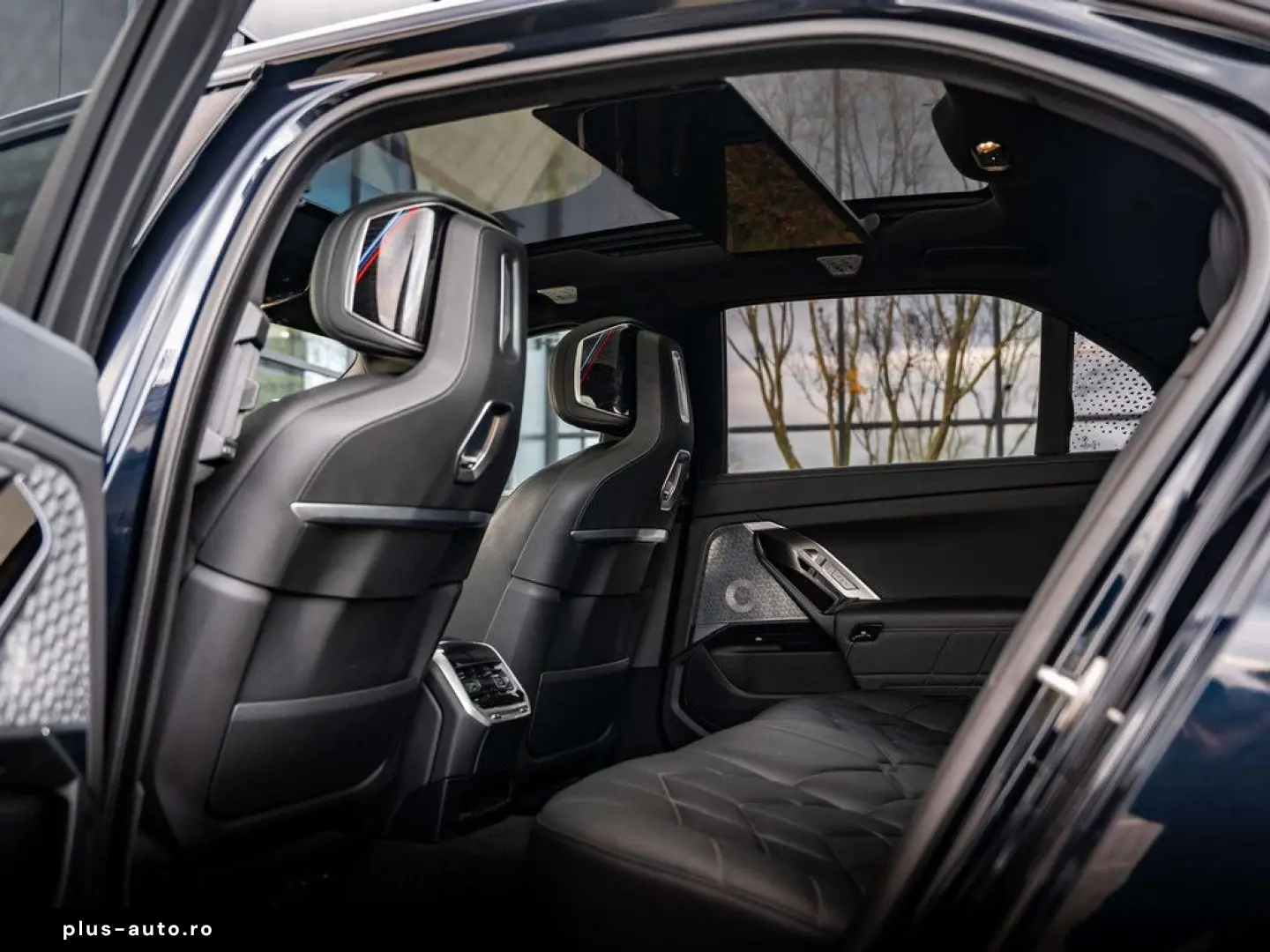 BMW i7 xDrive60 - MSport - B&W - Theatre screen - Ma