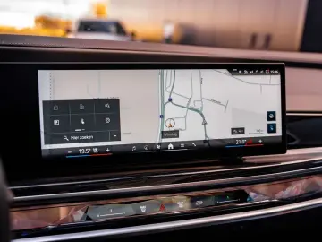 BMW i7 xDrive60 - MSport - B&W - Theatre screen - Ma