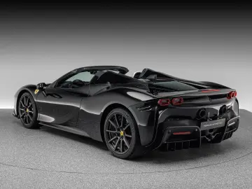 FERRARI SF90 Spider