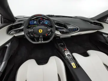 FERRARI SF90 Spider