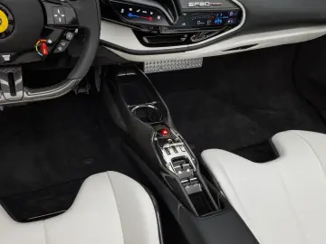 FERRARI SF90 Spider