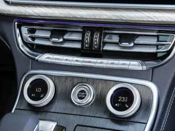 HONGQI H9 2.0T  LED Sitzklima 360  PANO KEYL DISTR PTS