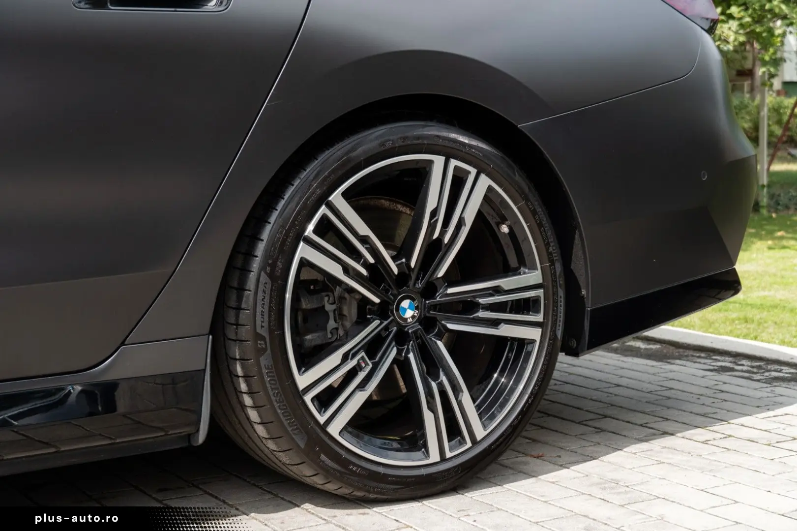 BMW 750e M SPORT.SKY.SOFTC.B&W.DR.ASS.360.INDIVIDUAL