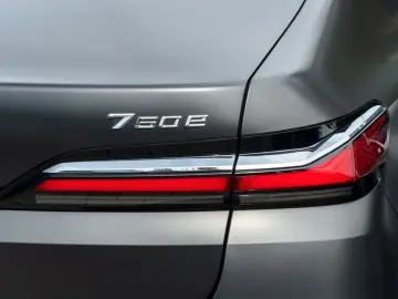 BMW 750e M SPORT.SKY.SOFTC.B&W.DR.ASS.360.INDIVIDUAL