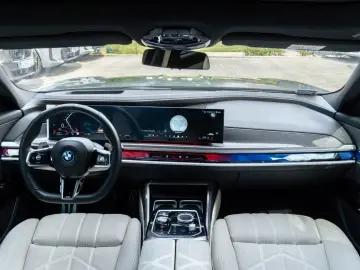 BMW 750e M SPORT.SKY.SOFTC.B&W.DR.ASS.360.INDIVIDUAL