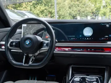 BMW 750e M SPORT.SKY.SOFTC.B&W.DR.ASS.360.INDIVIDUAL