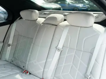 BMW 750e M SPORT.SKY.SOFTC.B&W.DR.ASS.360.INDIVIDUAL