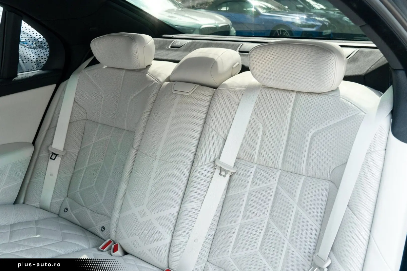 BMW 750e M SPORT.SKY.SOFTC.B&W.DR.ASS.360.INDIVIDUAL