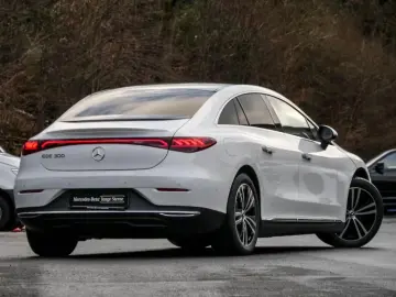 MERCEDES-BENZ EQE 300