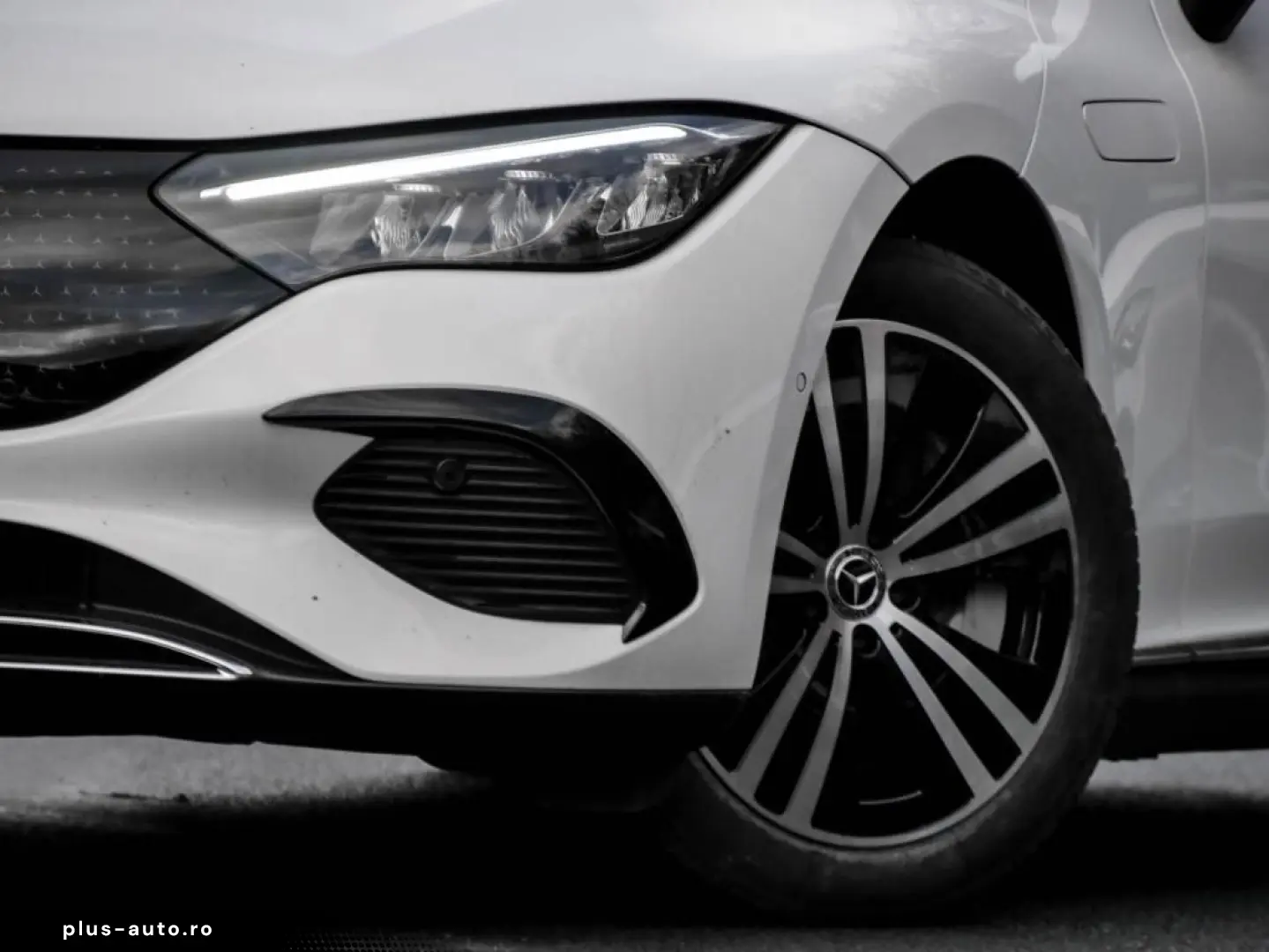 MERCEDES-BENZ EQE 300