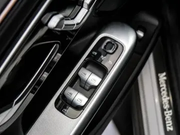 MERCEDES-BENZ EQE 300