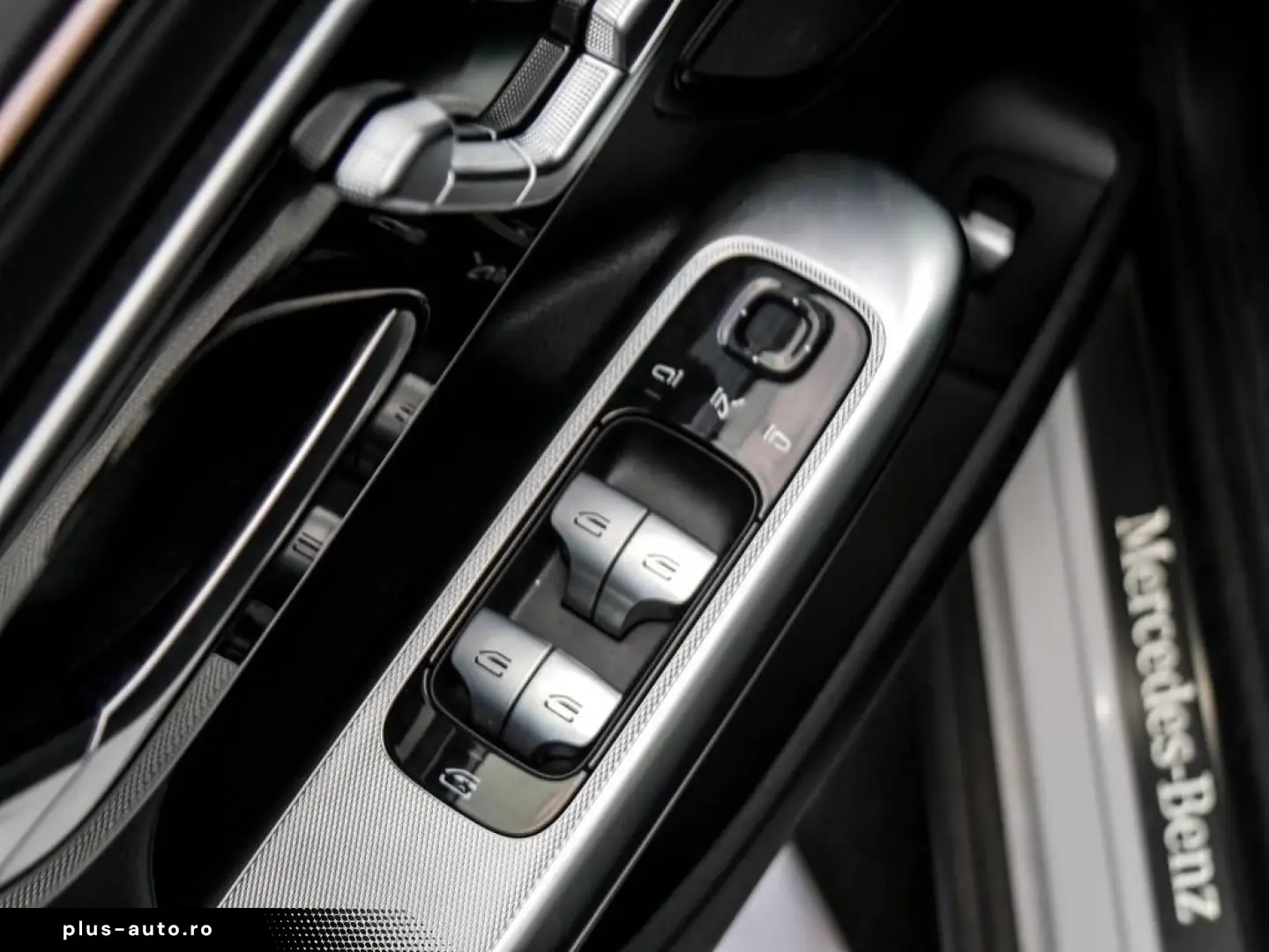 MERCEDES-BENZ EQE 300