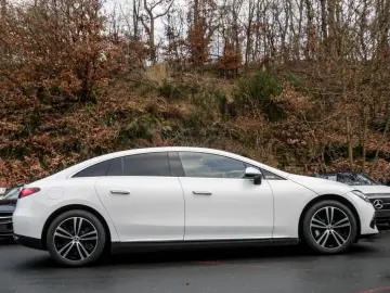 MERCEDES-BENZ EQE 300