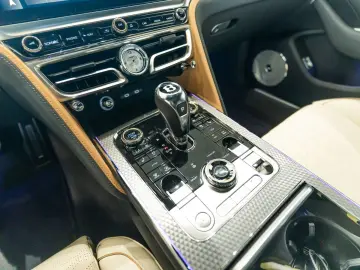 BENTLEY Flying Spur Mulliner V8 Hybrid