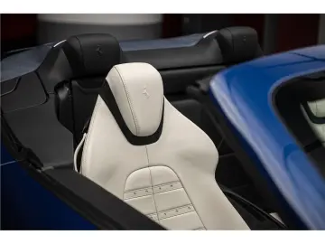 FERRARI ROMA SPIDER V8 4.0