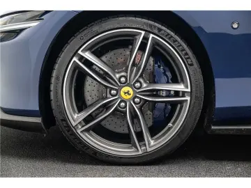 FERRARI ROMA SPIDER V8 4.0