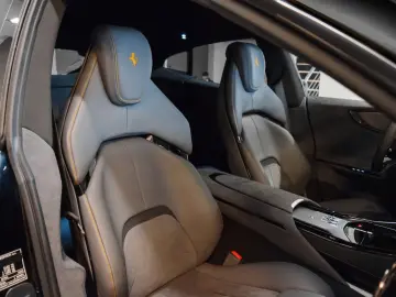 FERRARI PUROSANGUE - FULL CARBON