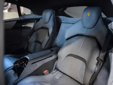 FERRARI PUROSANGUE - FULL CARBON