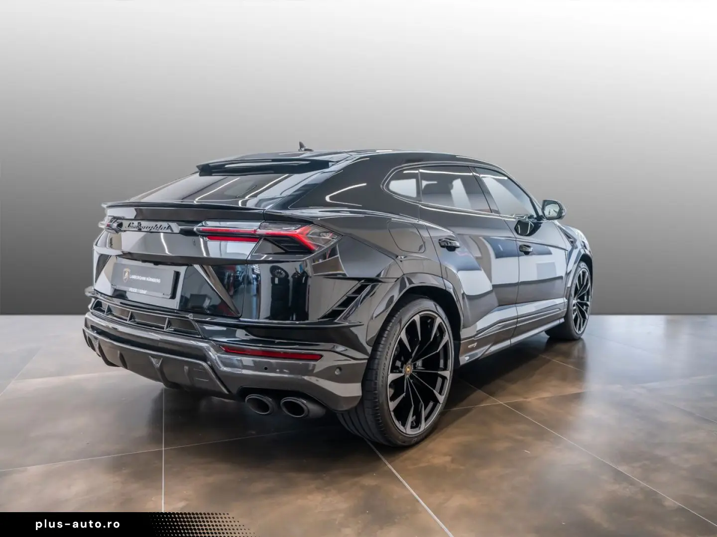 LAMBORGHINI Urus S Akrapovic