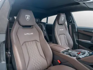 LAMBORGHINI Urus S Akrapovic