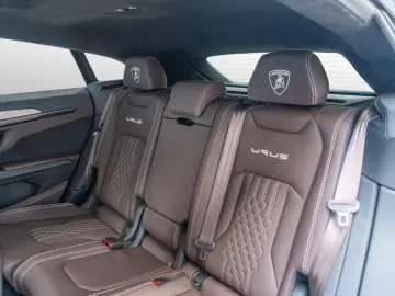 LAMBORGHINI Urus S Akrapovic