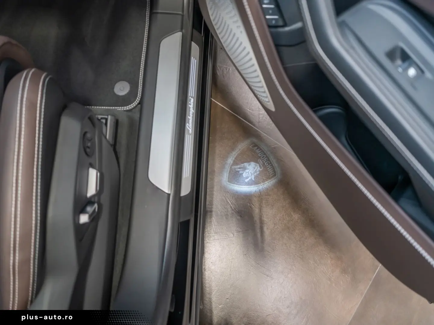 LAMBORGHINI Urus S Akrapovic