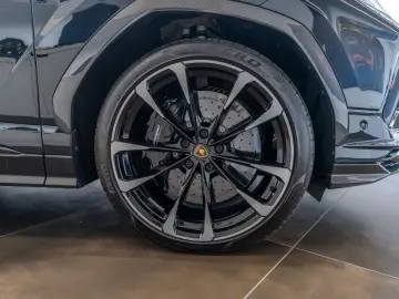 LAMBORGHINI Urus S Akrapovic