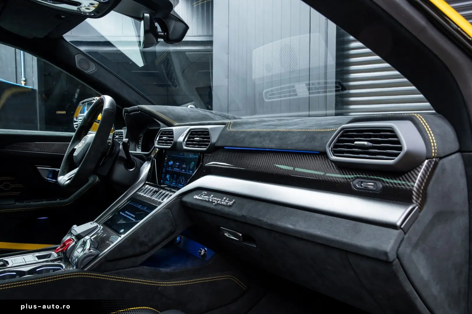 LAMBORGHINI Urus Performante  Carbon bonnet   B&O   Panorama