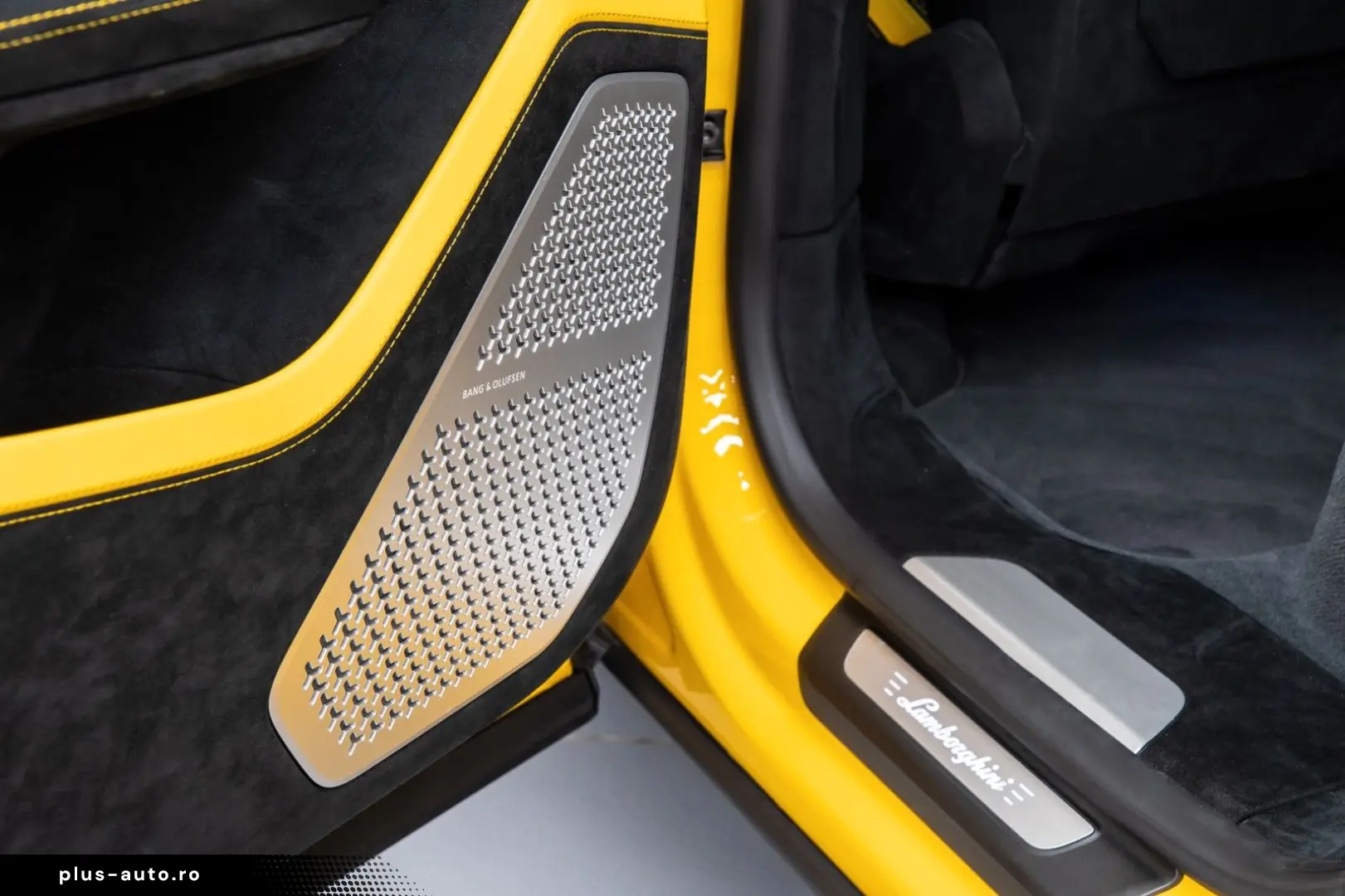 LAMBORGHINI Urus Performante  Carbon bonnet   B&O   Panorama