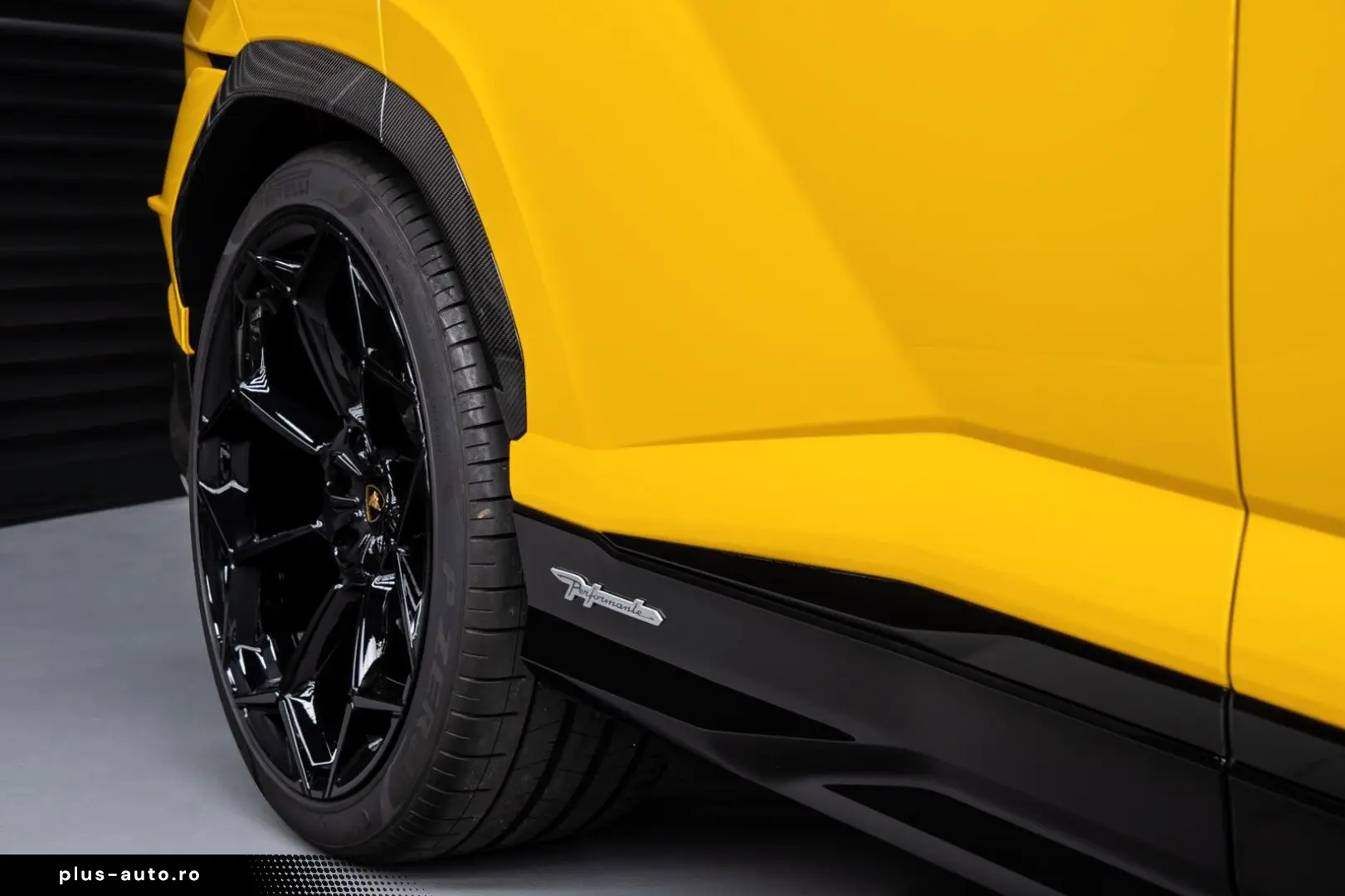 LAMBORGHINI Urus Performante  Carbon bonnet   B&O   Panorama