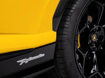 LAMBORGHINI Urus Performante  Carbon bonnet   B&O   Panorama