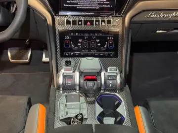 LAMBORGHINI Urus 4.0 V8 Performante PANO