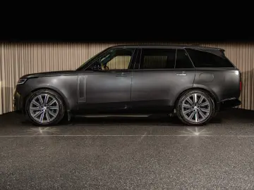 LAND ROVER Range Rover P460e Autobio. LWB  Signature  SVO