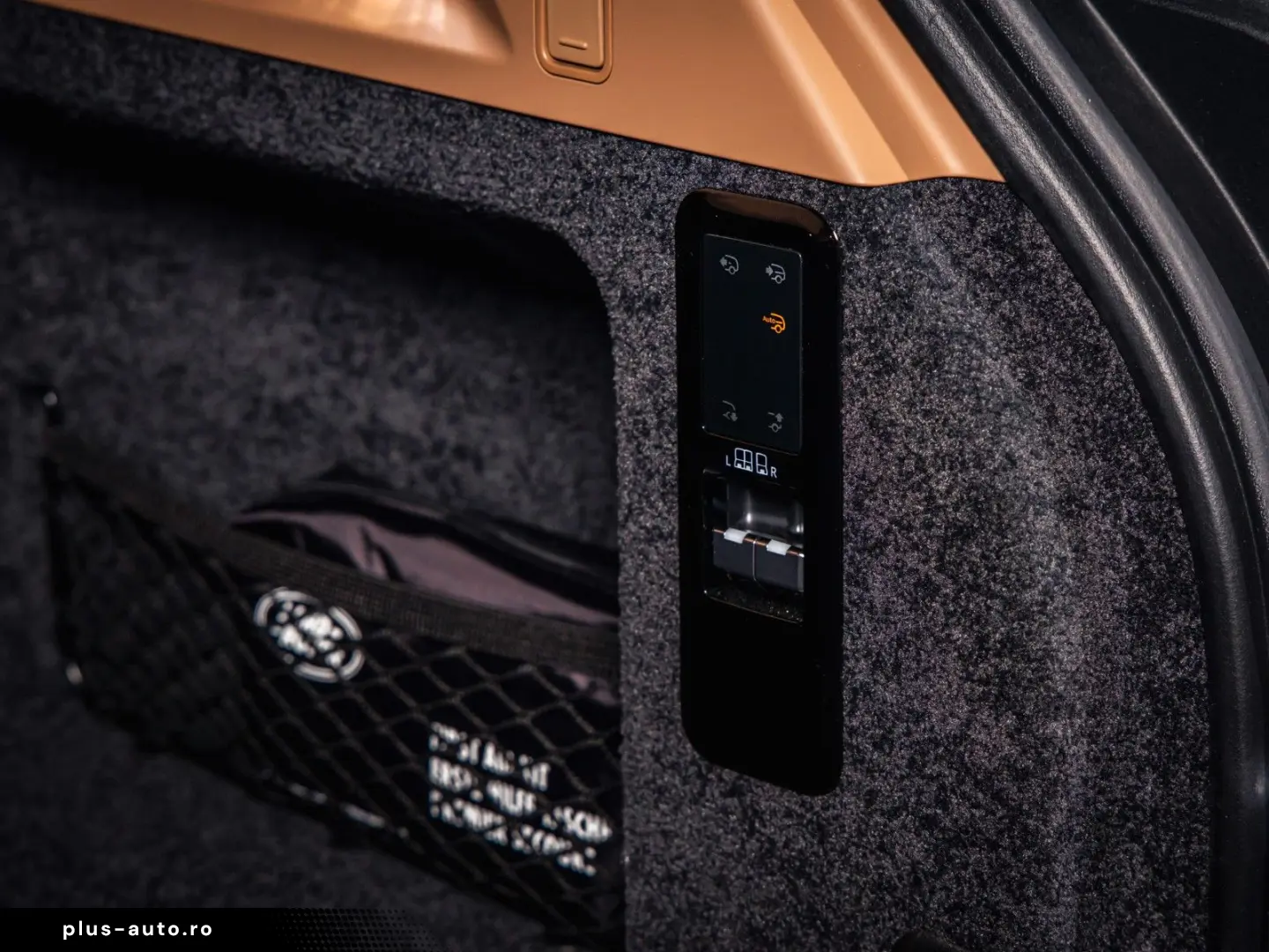 LAND ROVER Range Rover P460e Autobio. LWB  Signature  SVO