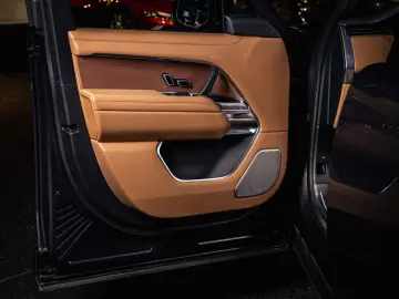 LAND ROVER Range Rover P460e Autobio. LWB  Signature  SVO