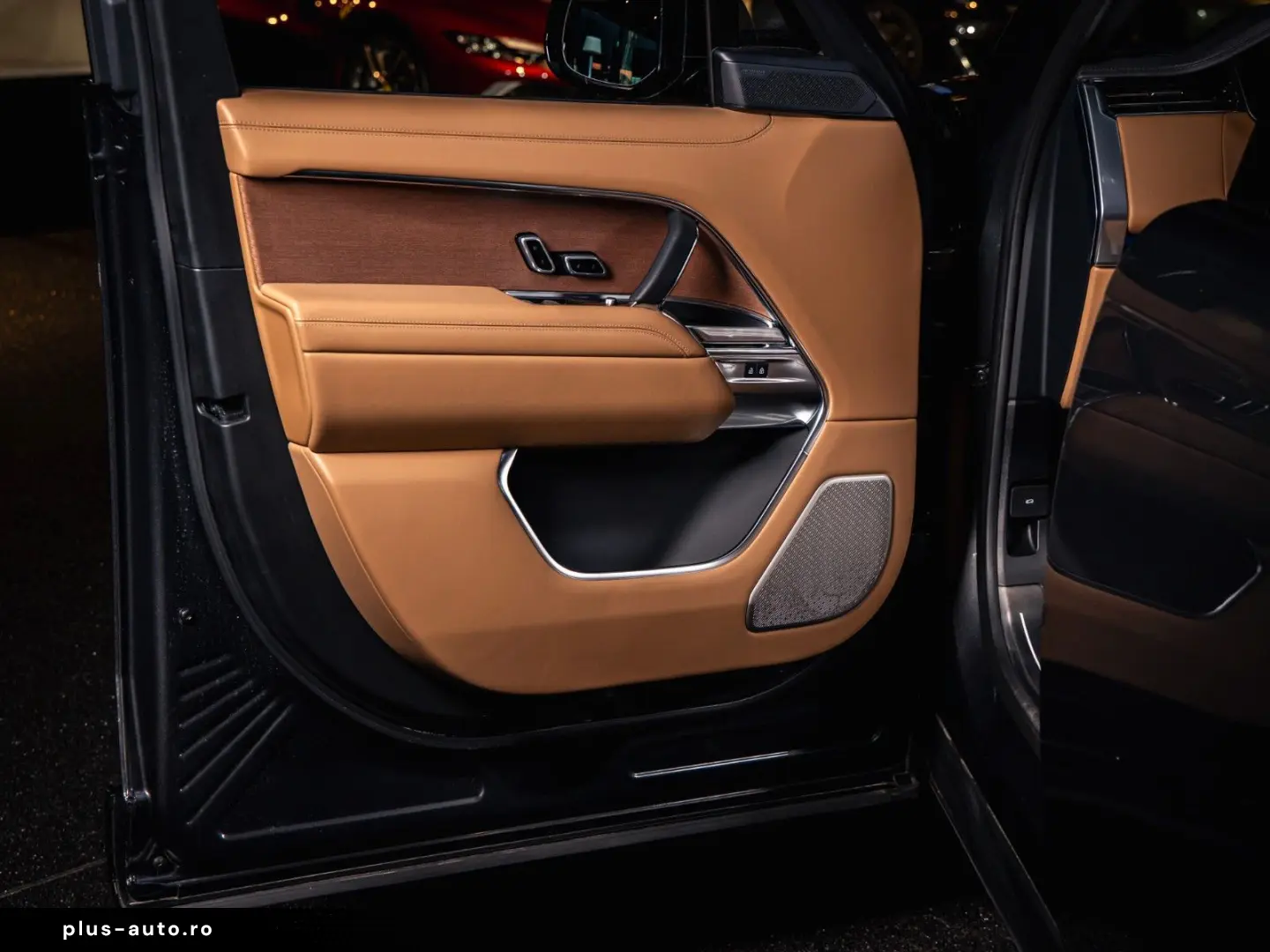 LAND ROVER Range Rover P460e Autobio. LWB  Signature  SVO