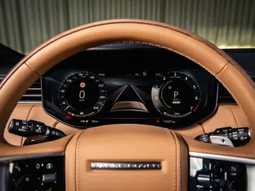 LAND ROVER Range Rover P460e Autobio. LWB  Signature  SVO