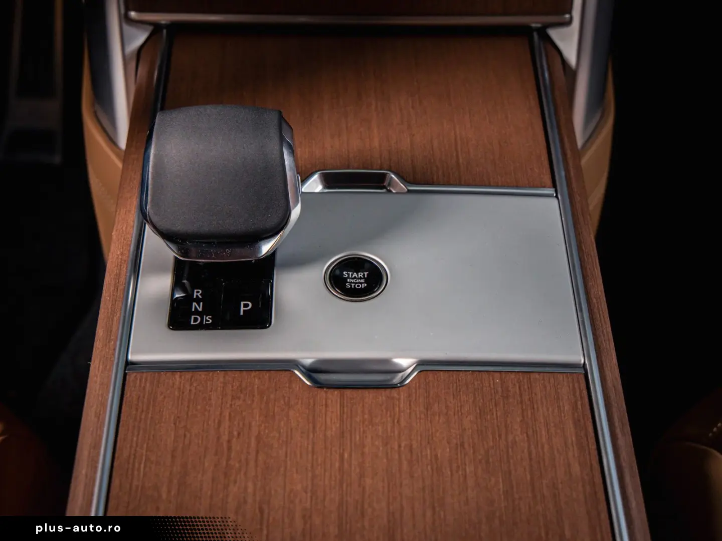 LAND ROVER Range Rover P460e Autobio. LWB  Signature  SVO