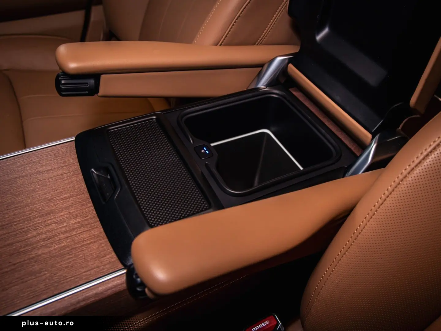 LAND ROVER Range Rover P460e Autobio. LWB  Signature  SVO