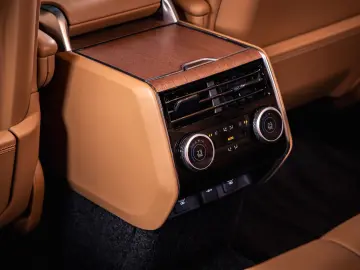 LAND ROVER Range Rover P460e Autobio. LWB  Signature  SVO