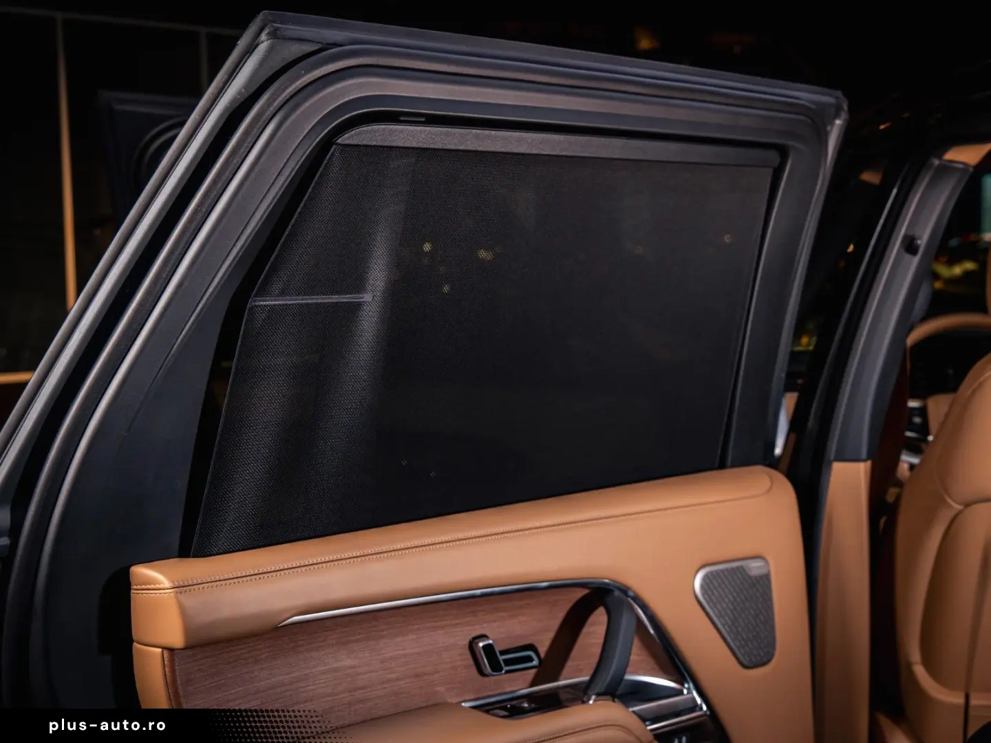 LAND ROVER Range Rover P460e Autobio. LWB  Signature  SVO