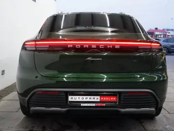 PORSCHE Macan Electric OffroadDesign Pano rotes-Leder 21