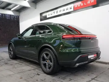 PORSCHE Macan Electric OffroadDesign Pano rotes-Leder 21