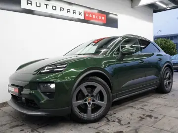 PORSCHE Macan Electric OffroadDesign Pano rotes-Leder 21