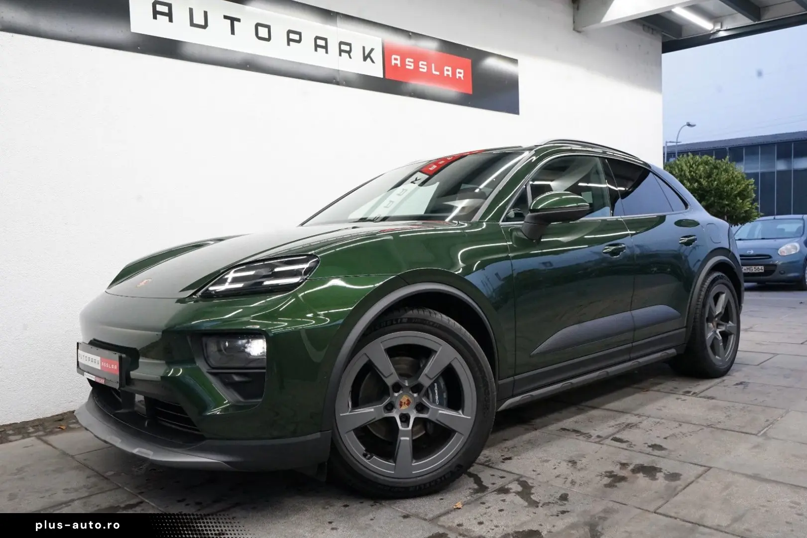 PORSCHE Macan Electric OffroadDesign Pano rotes-Leder 21
