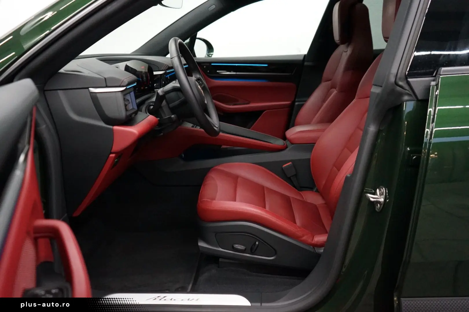 PORSCHE Macan Electric OffroadDesign Pano rotes-Leder 21