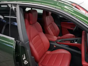 PORSCHE Macan Electric OffroadDesign Pano rotes-Leder 21